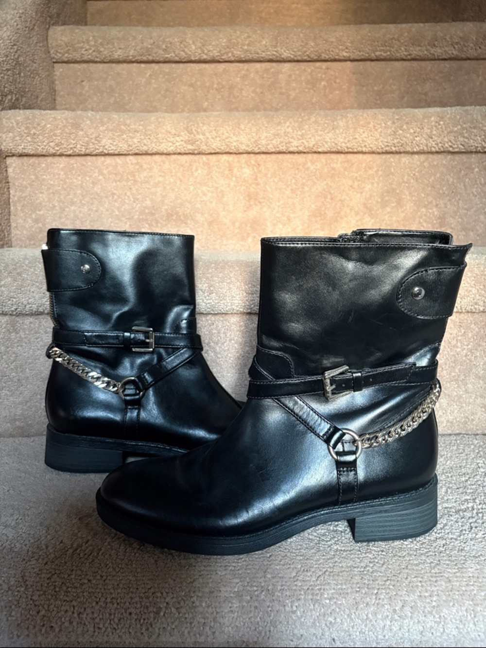 Enzo Angiolini Women’s Classic Black Chain-Trim Leather Ankle Boots in Size 9